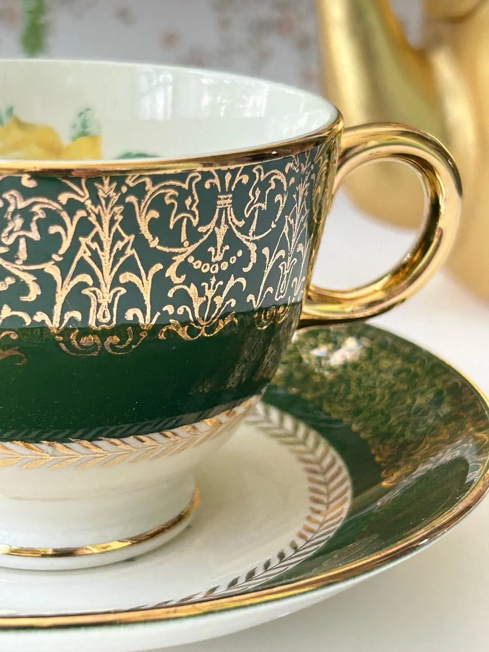 🌴 Lovely VTG  Lady Greenbrier Green & Gold Teacup w/Saucer, Yellow Rose Interior